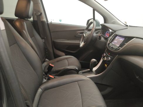 Used 2020 Chevrolet Trax LT w/ Driver Confidence Package FWD image 21