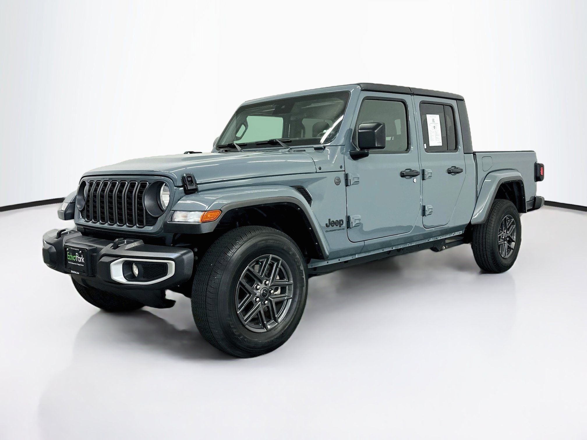 Used 2024 Jeep Gladiator Sport AWD/4WD image 3