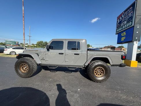 Used 2020 Jeep Gladiator Overland AWD/4WD image 7