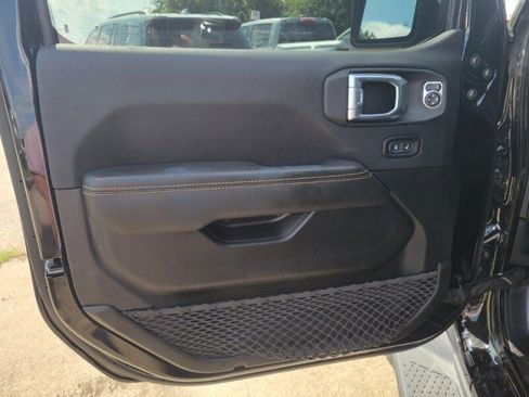 Used 2025 Jeep Gladiator Sport AWD/4WD image 14