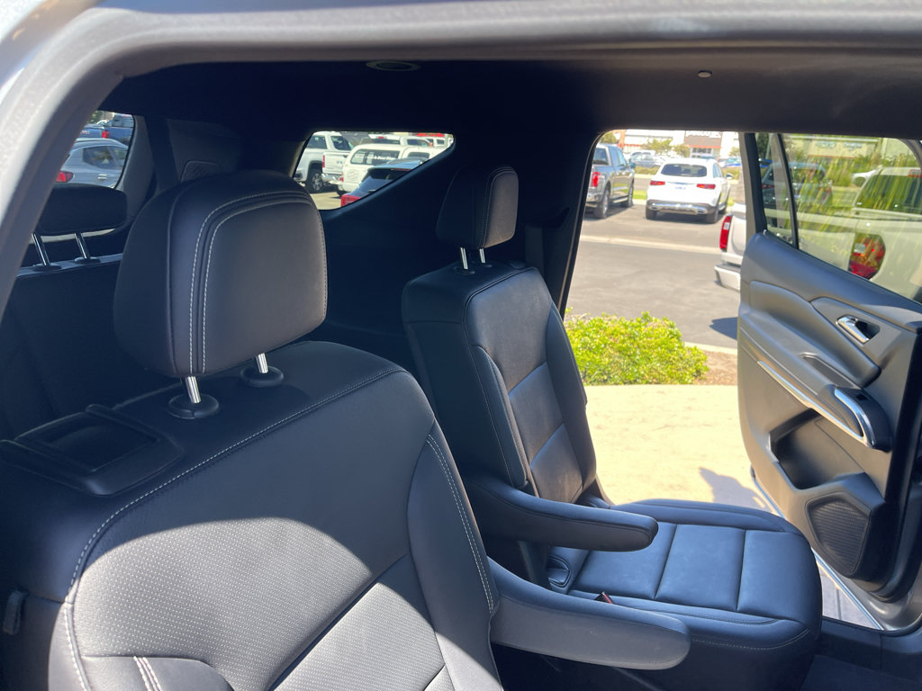 Used 2025 Chevrolet Traverse LT FWD image 6