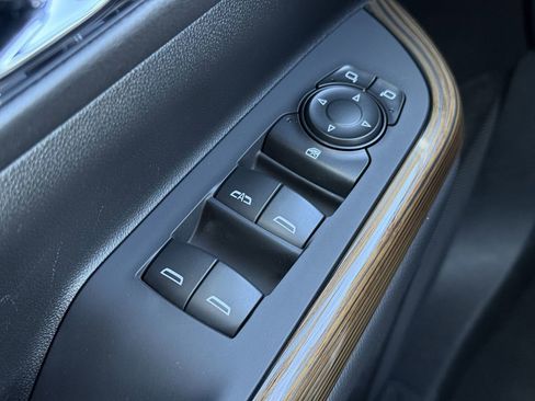 Used 2023 GMC Acadia SLE w/ Driver Convenience Package image 23