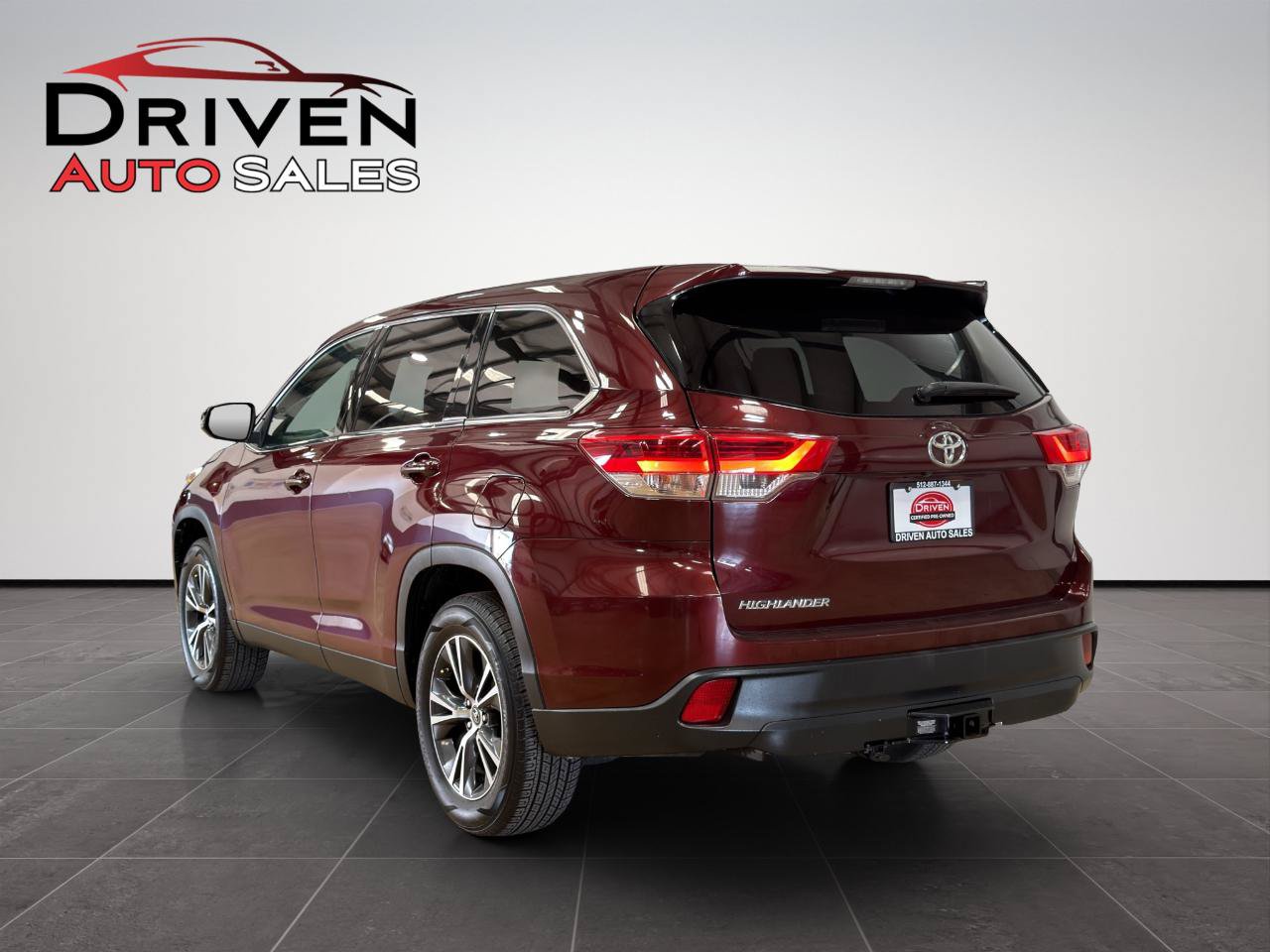 Used 2019 Toyota Highlander LE FWD image 5