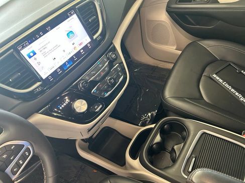 Used 2024 Chrysler Pacifica Touring-L FWD image 49