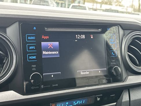 Used 2017 Toyota Tacoma TRD Off-Road w/ Premium & Technology Package image 18