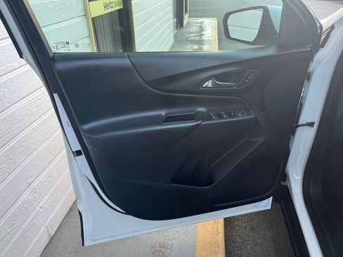 Used 2023 Chevrolet Equinox LT image 18