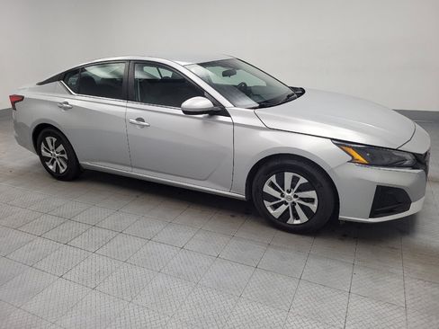 Used 2023 Nissan Altima 2.5 S FWD image 11