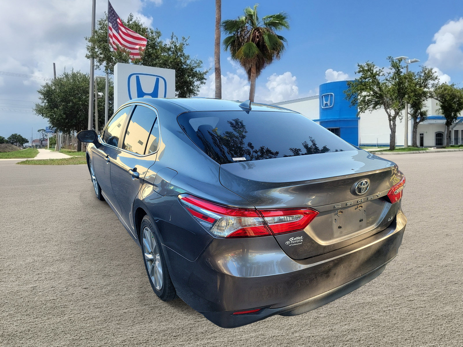 Used 2019 Toyota Camry LE FWD image 5