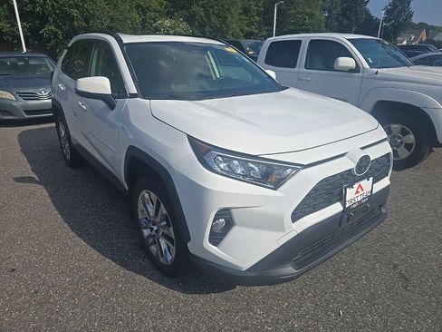 Used 2020 Toyota RAV4 XLE Premium AWD/4WD image 3