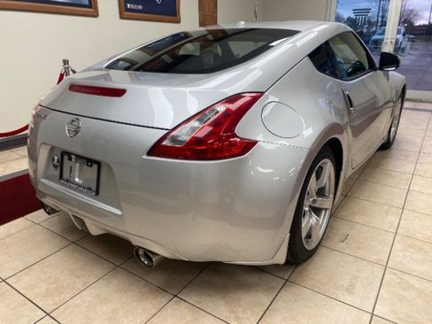 Used 2010 Nissan 370Z Touring image 5
