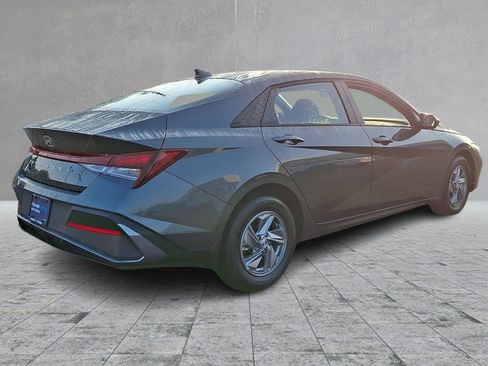 Used 2026 Hyundai Elantra SE FWD image 5