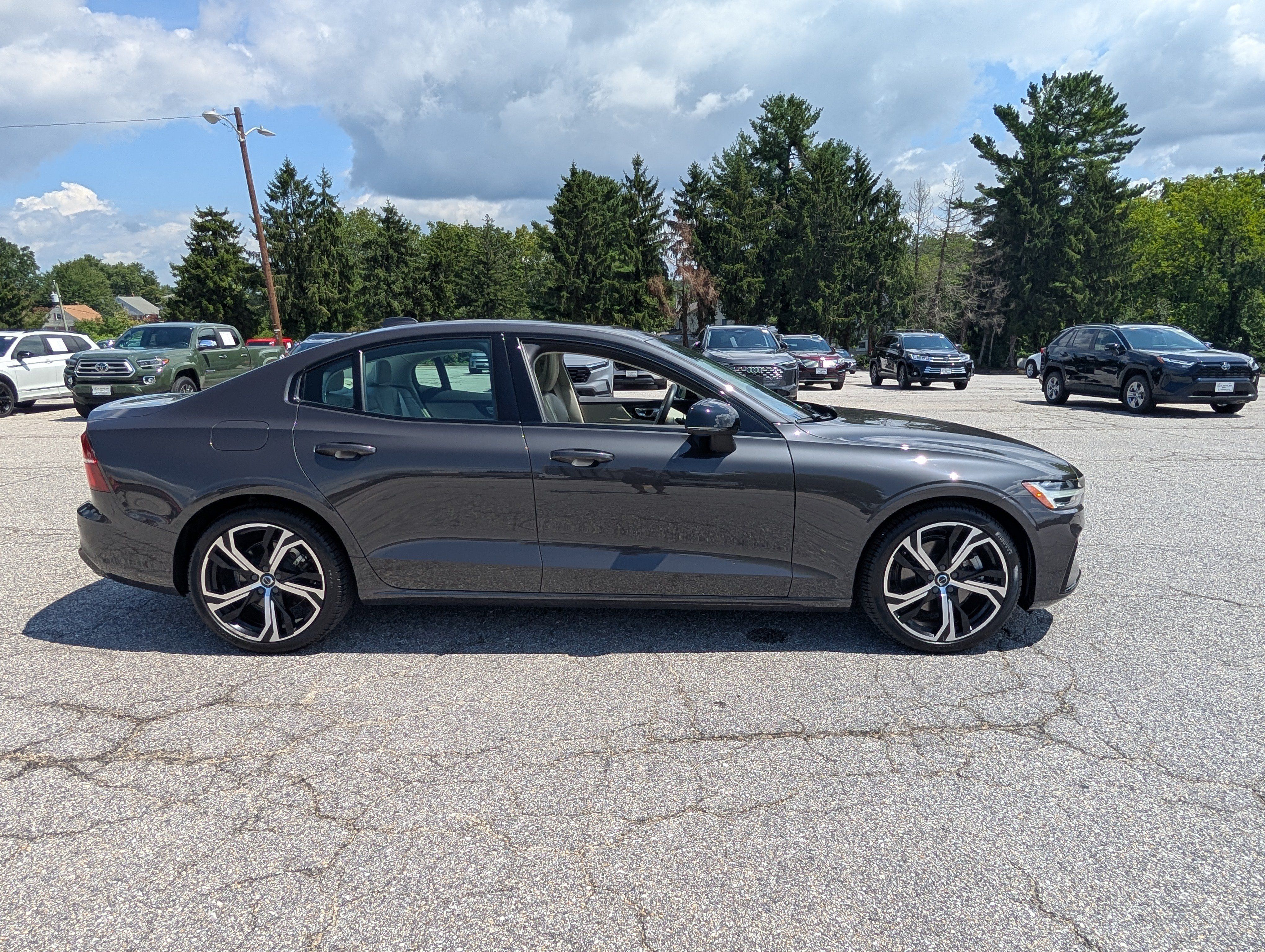 Used 2024 Volvo S60 B5 Core w/ Climate Package FWD image 2