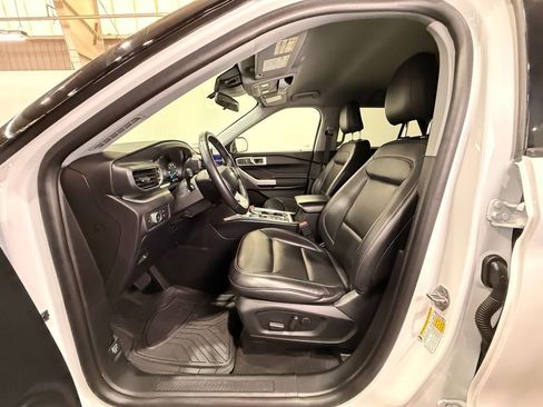Used 2021 Ford Explorer XLT w/ Equipment Group 202A image 17
