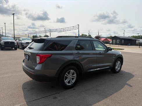 Used 2021 Ford Explorer XLT AWD/4WD image 4