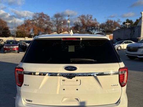 Used 2017 Ford Explorer XLT image 4