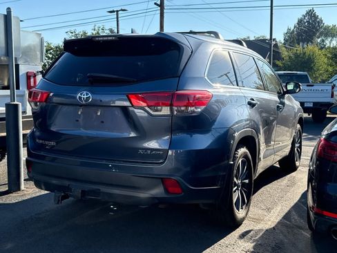 Used 2017 Toyota Highlander XLE AWD/4WD image 4