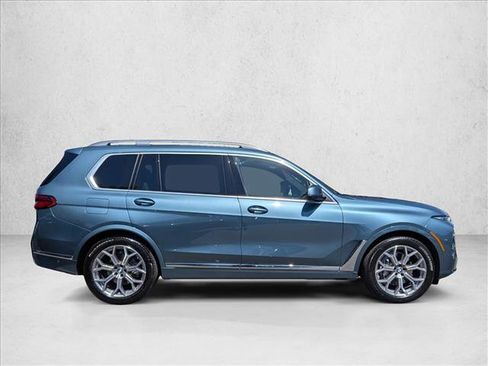 Used 2025 BMW X7 xDrive40i AWD/4WD image 4