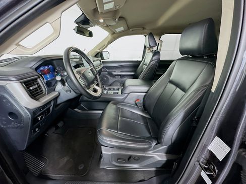 Used 2024 Ford Expedition XLT image 13