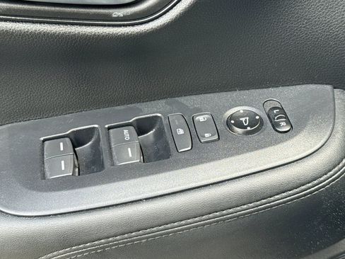 Used 2025 Honda HR-V LX image 14