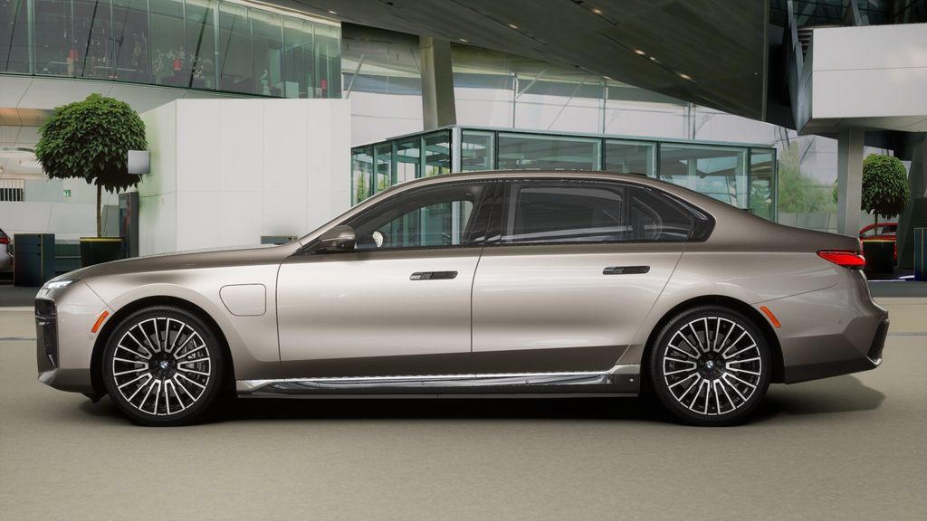 Used 2026 BMW 750e xDrive w/ Executive Package AWD/4WD image 31
