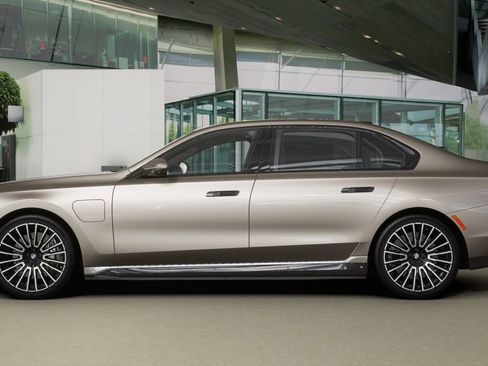 New 2026 BMW 750e xDrive w/ Executive Package image 31