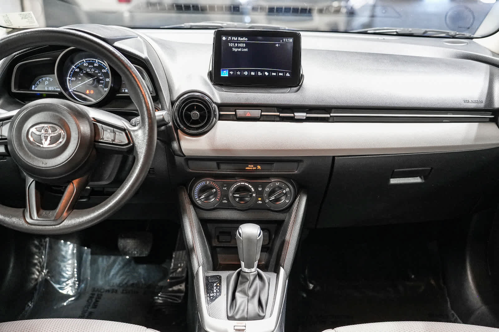 Certified 2019 Toyota Yaris L FWD image 14