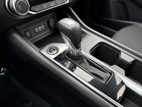 Used 2024 Nissan Sentra SV image 23