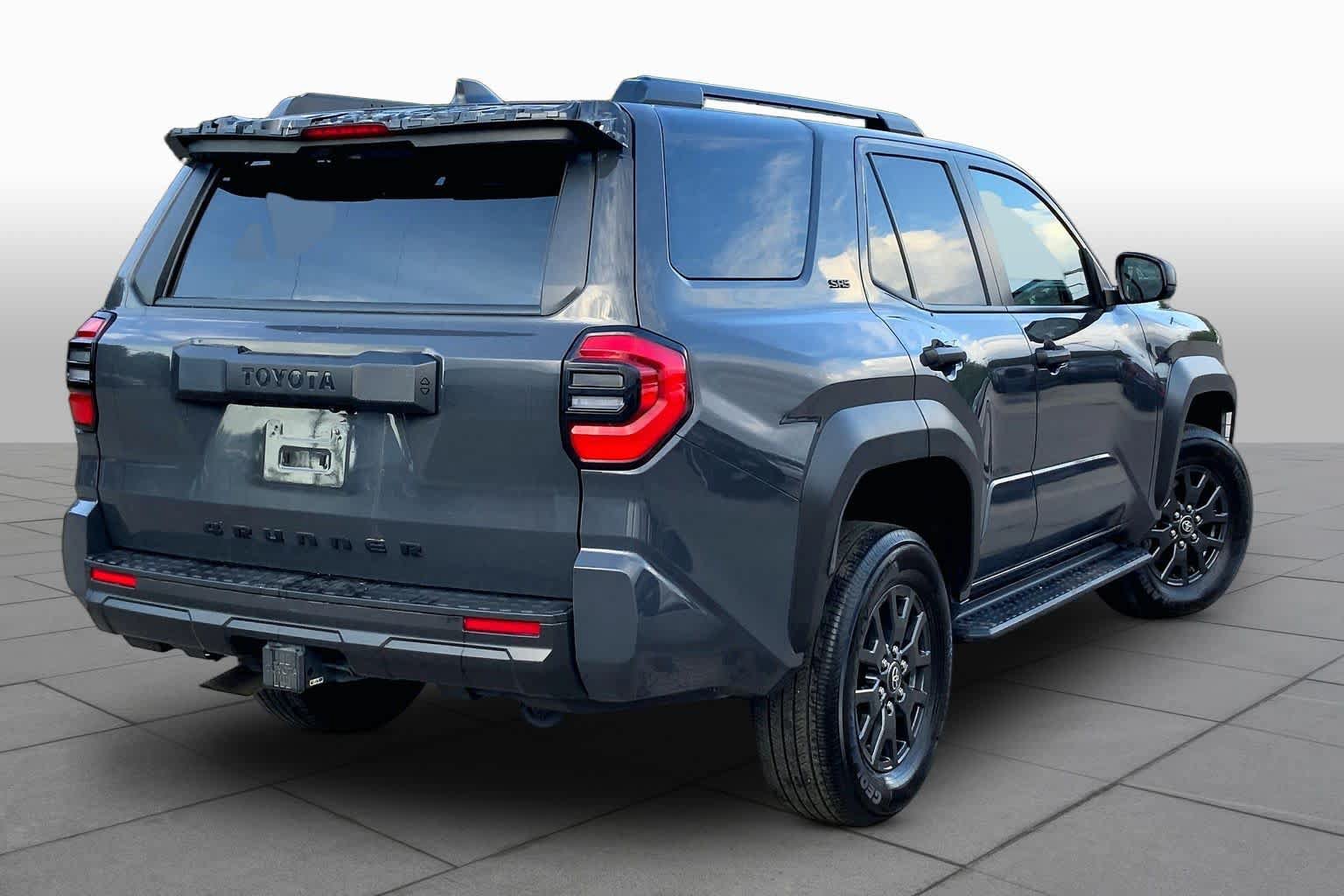 Used 2025 Toyota 4Runner SR5 AWD/4WD image 13