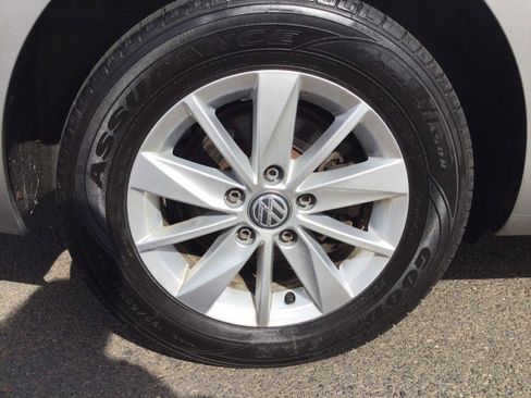 Used 2016 Volkswagen Golf S FWD image 41