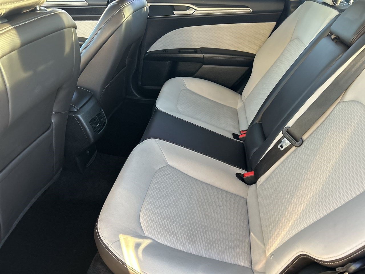 Used 2019 Ford Fusion SE w/ Equipment Group 151A FWD image 14