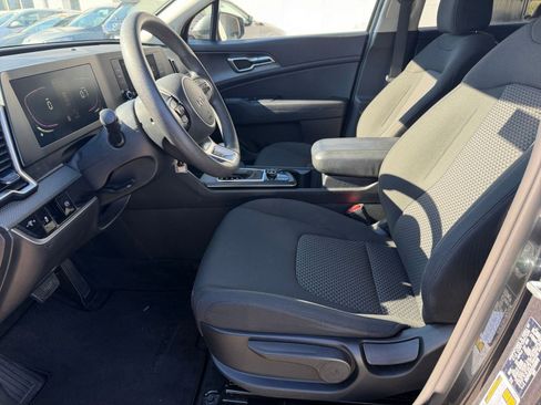 Used 2025 Kia Sportage LX image 25