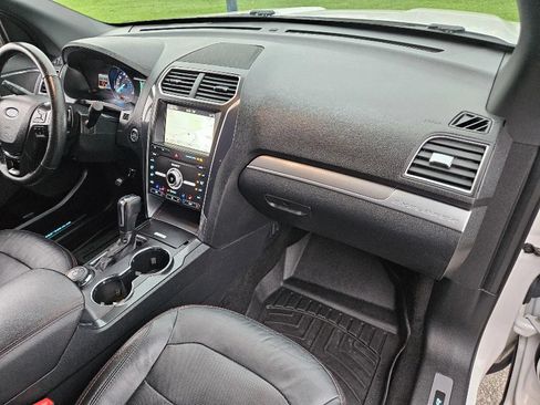 Used 2019 Ford Explorer Sport w/ Equipment Group 401A AWD/4WD image 16