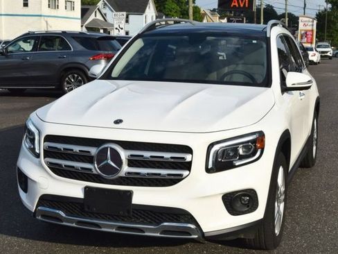 Used 2020 Mercedes-Benz GLB 250 4MATIC w/ Premium Package image 2