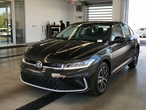 New 2025 Volkswagen Jetta SE image 3