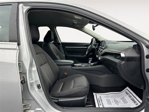 Used 2023 Nissan Altima 2.5 SV image 15