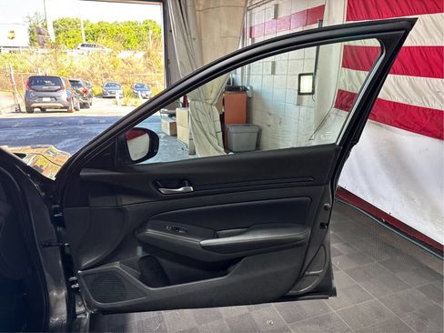 Used 2024 Nissan Altima 2.5 SV FWD image 20