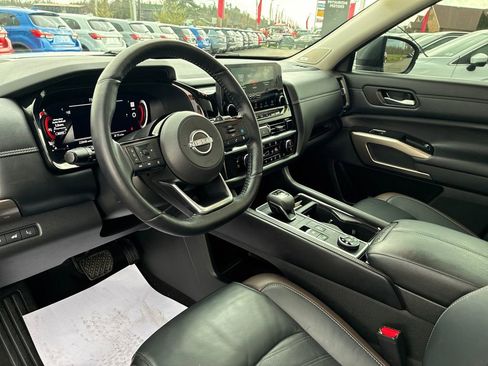 Used 2023 Nissan Pathfinder Platinum AWD/4WD image 17