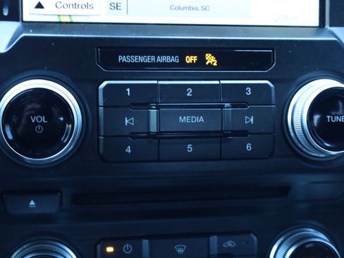 Used 2017 Ford F150 Platinum image 23