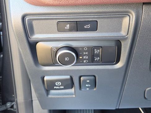 Used 2024 Ford Expedition Limited image 26