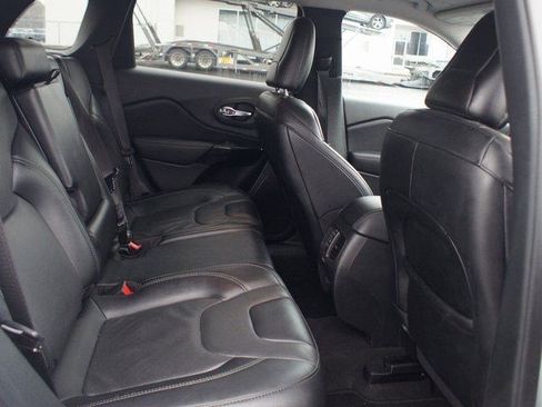 Used 2023 Jeep Cherokee Altitude Lux image 21