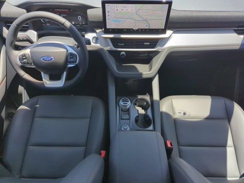 New 2026 Ford Explorer Active RWD image 12