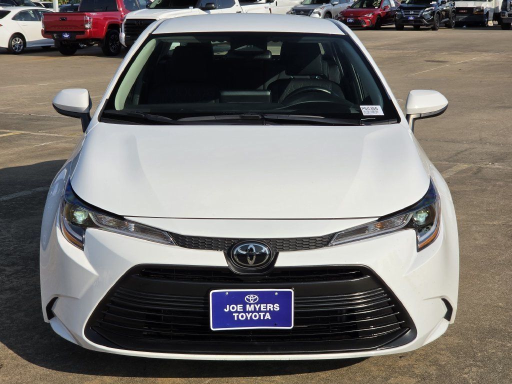 Used 2025 Toyota Corolla LE FWD image 3