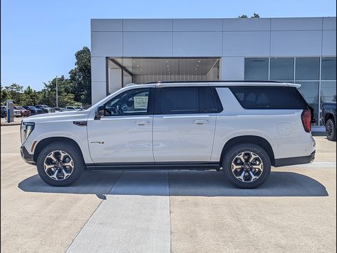 New 2026 GMC Yukon XL AT4 w/ AT4 Premium Plus Package AWD/4WD image 8