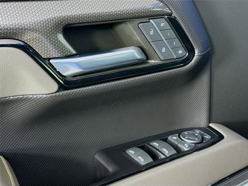 Used 2023 Chevrolet Silverado 1500 ZR2 image 18