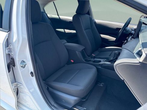 Used 2025 Toyota Corolla LE FWD image 29