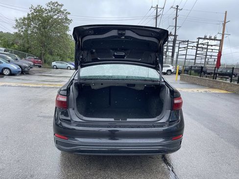 Used 2024 Volkswagen Jetta SE FWD image 13