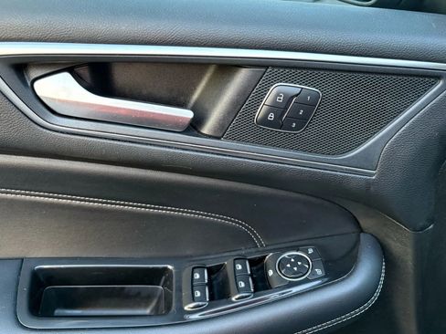 Used 2018 Ford Edge Titanium image 12