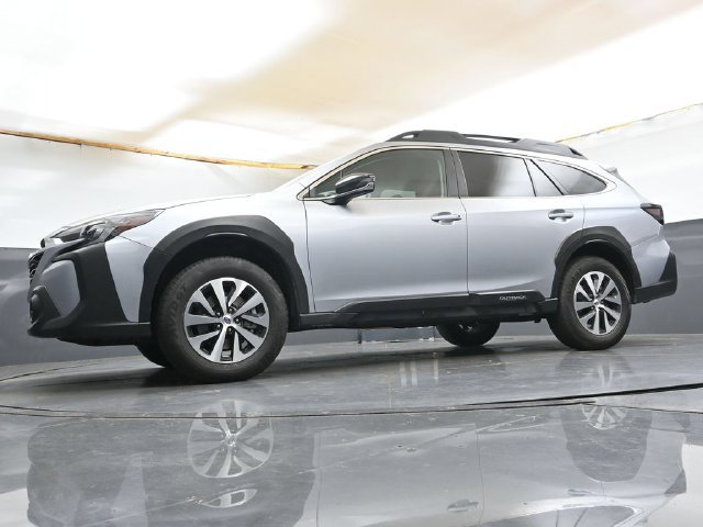 Used 2025 Subaru Outback Premium AWD/4WD image 30