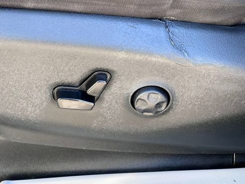 Used 2017 Chrysler Pacifica Touring FWD image 11