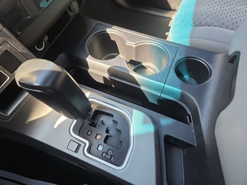 Used 2013 Toyota Tundra 4x4 CrewMax w/ SR5 Pkg image 30